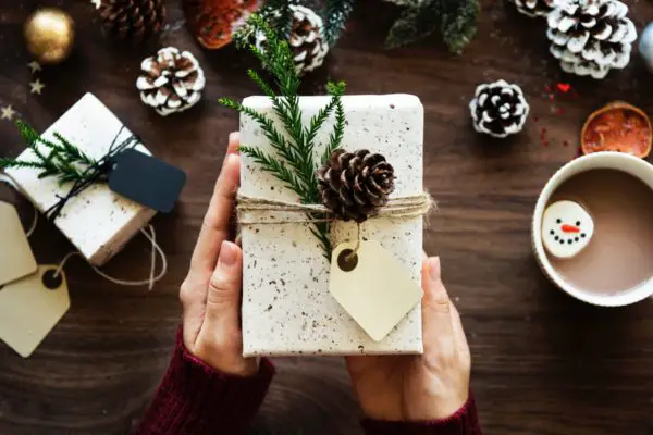 7 easy Christmas gift wrapping ideas with minimalist appeal
